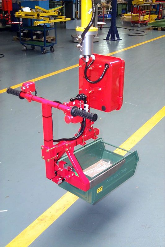 Dalmec UK Handling of metal and plastic containers.