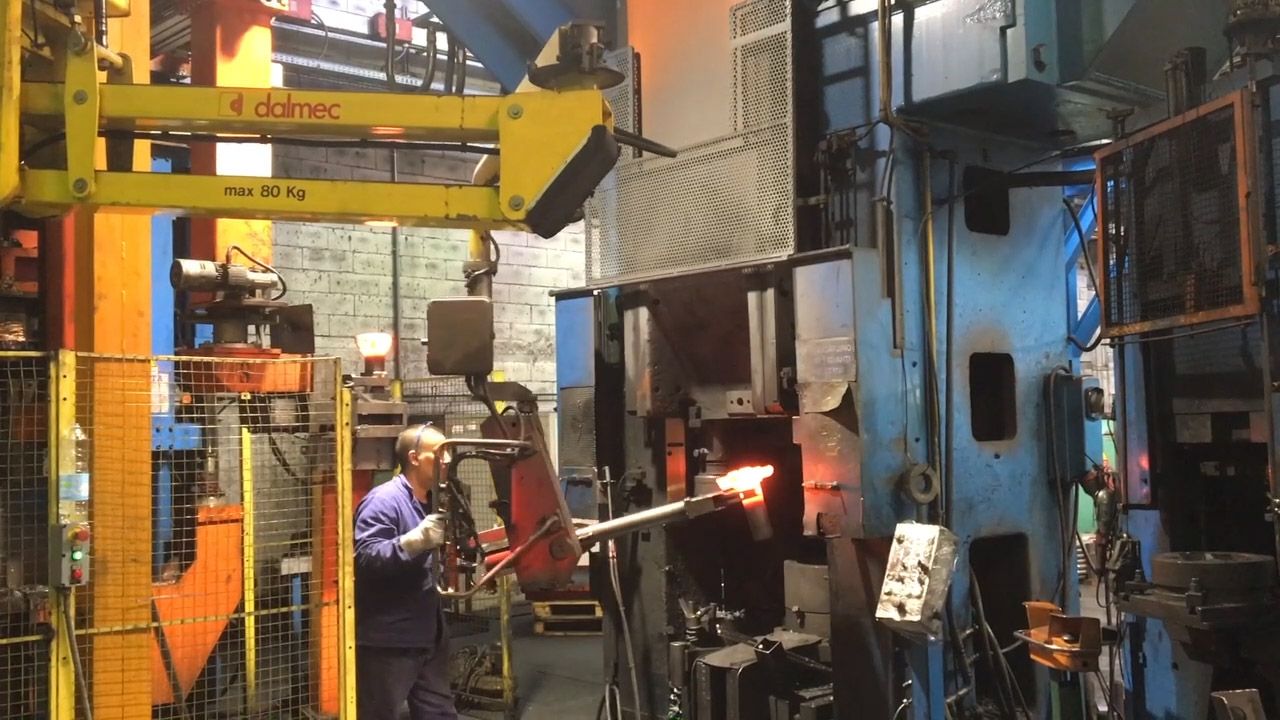 Dalmec UK Lift assist device for incandescent pieces