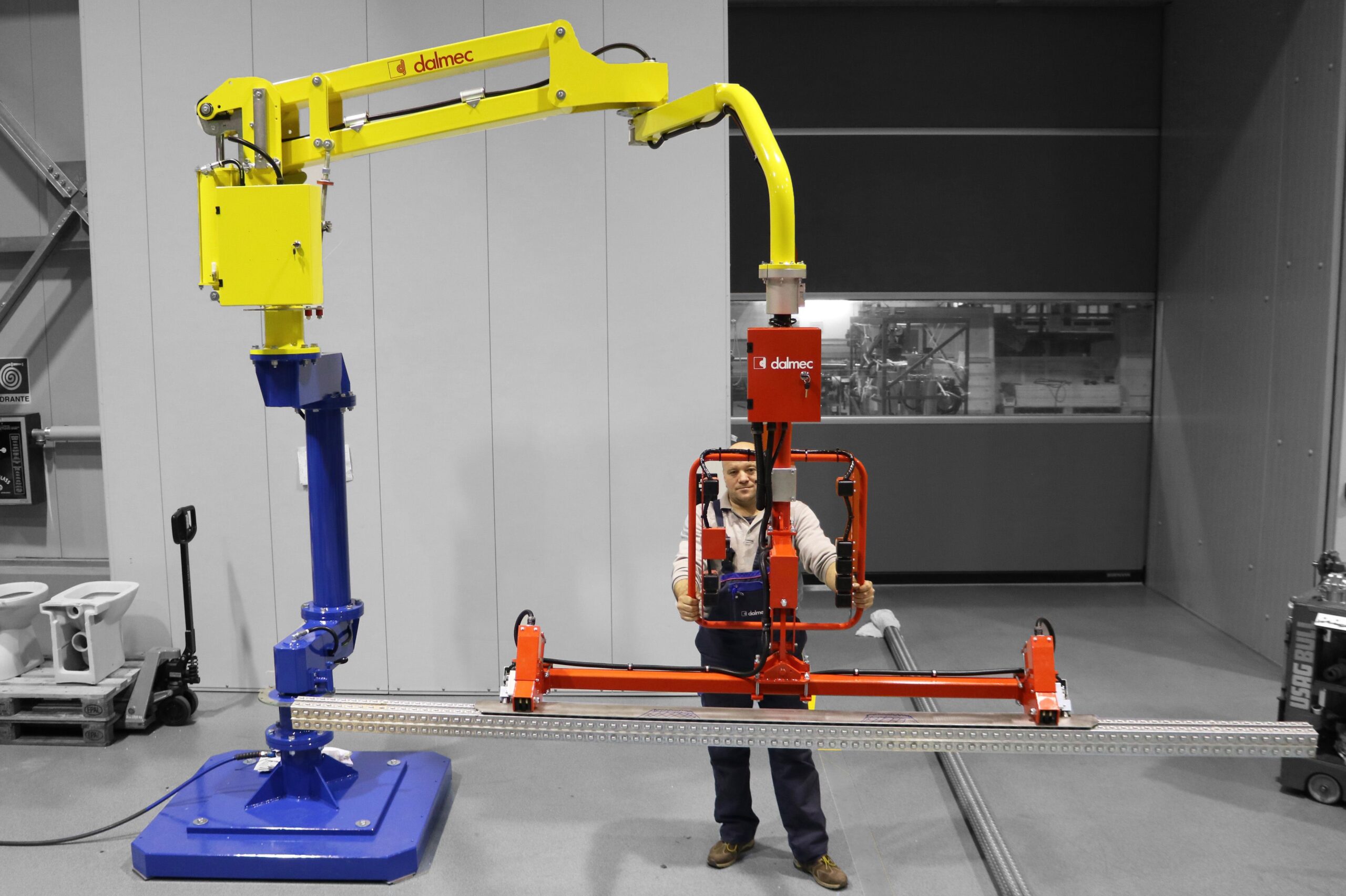 Dalmec UK Loads handling – Steel profiles