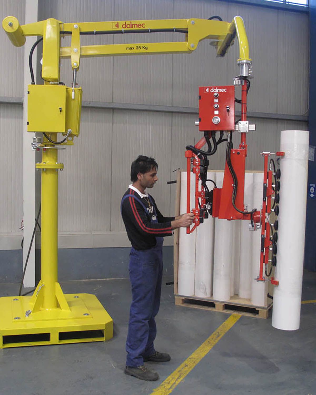 Dalmec UK Pneumatic balancer, Partner type, column version for handling reels