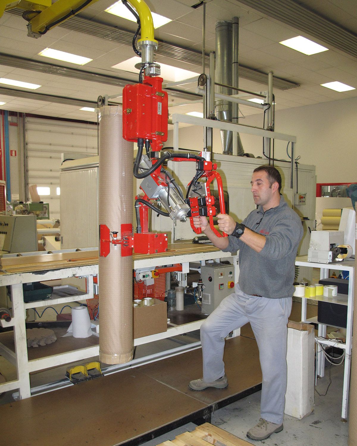 Dalmec UK Pneumatic lifter manipulator Parter type, column mounted version for handling reels