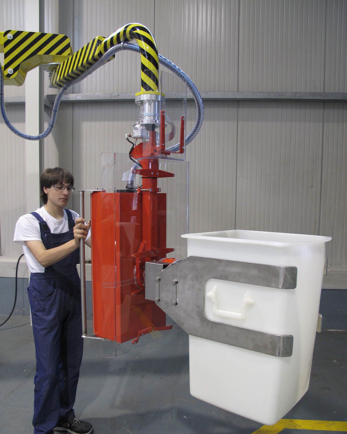 Dalmec UK Pneumatic manipulator for handling containers