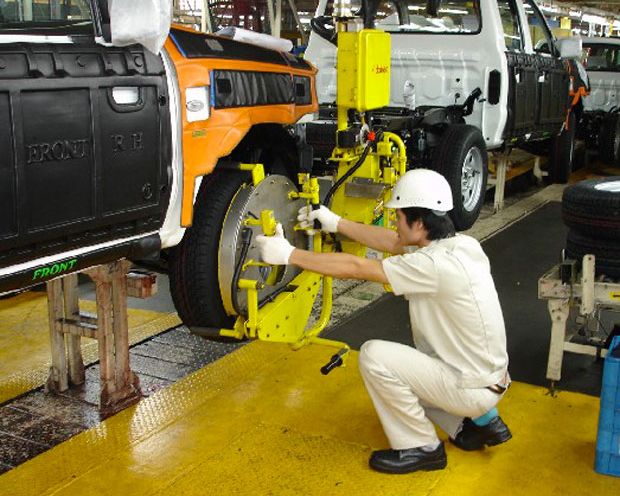 Dalmec UK gripping systems for handing car tyres – rubber wheels