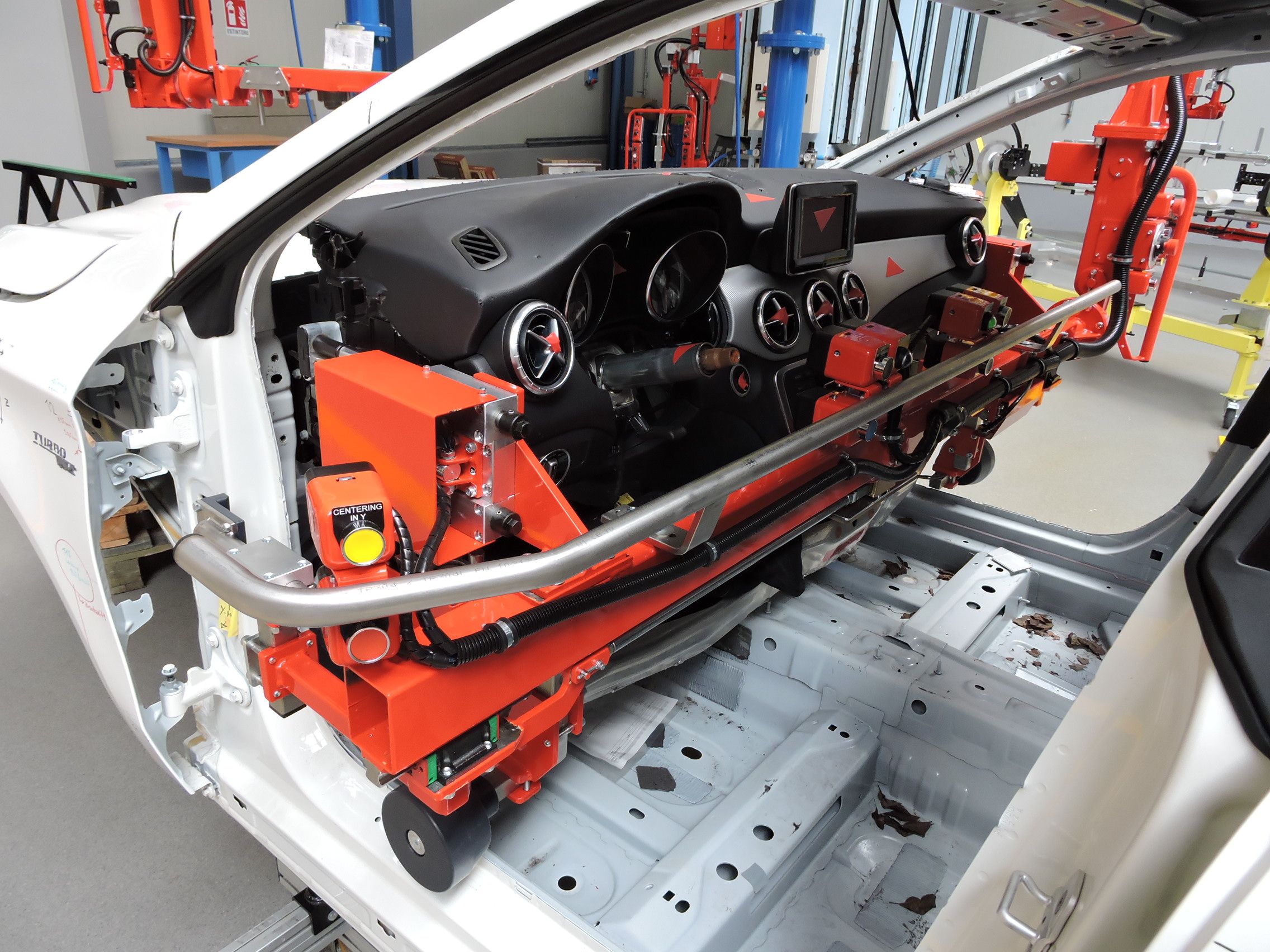 Dalmec UK manipulators equipped with gripping devices for handling automotive dashboards