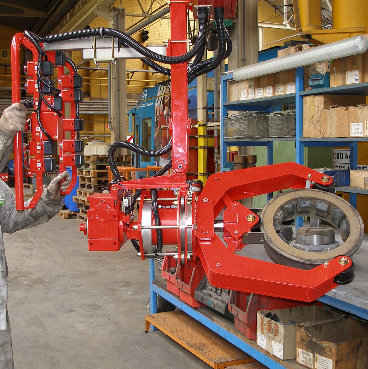 Industrial Manipulators for the Mechanical Sector
