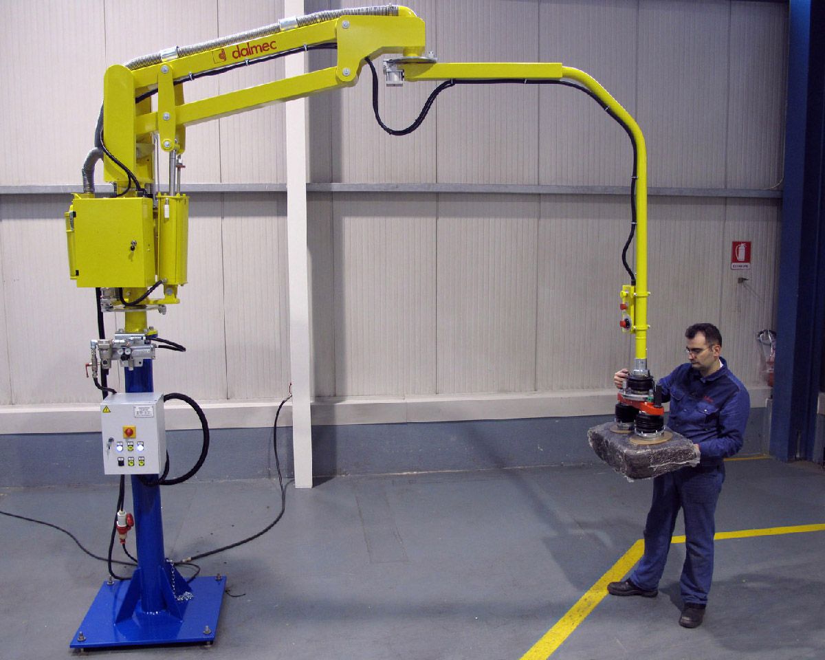 dalmec-uk-loads-lifter-for-rubber-bales