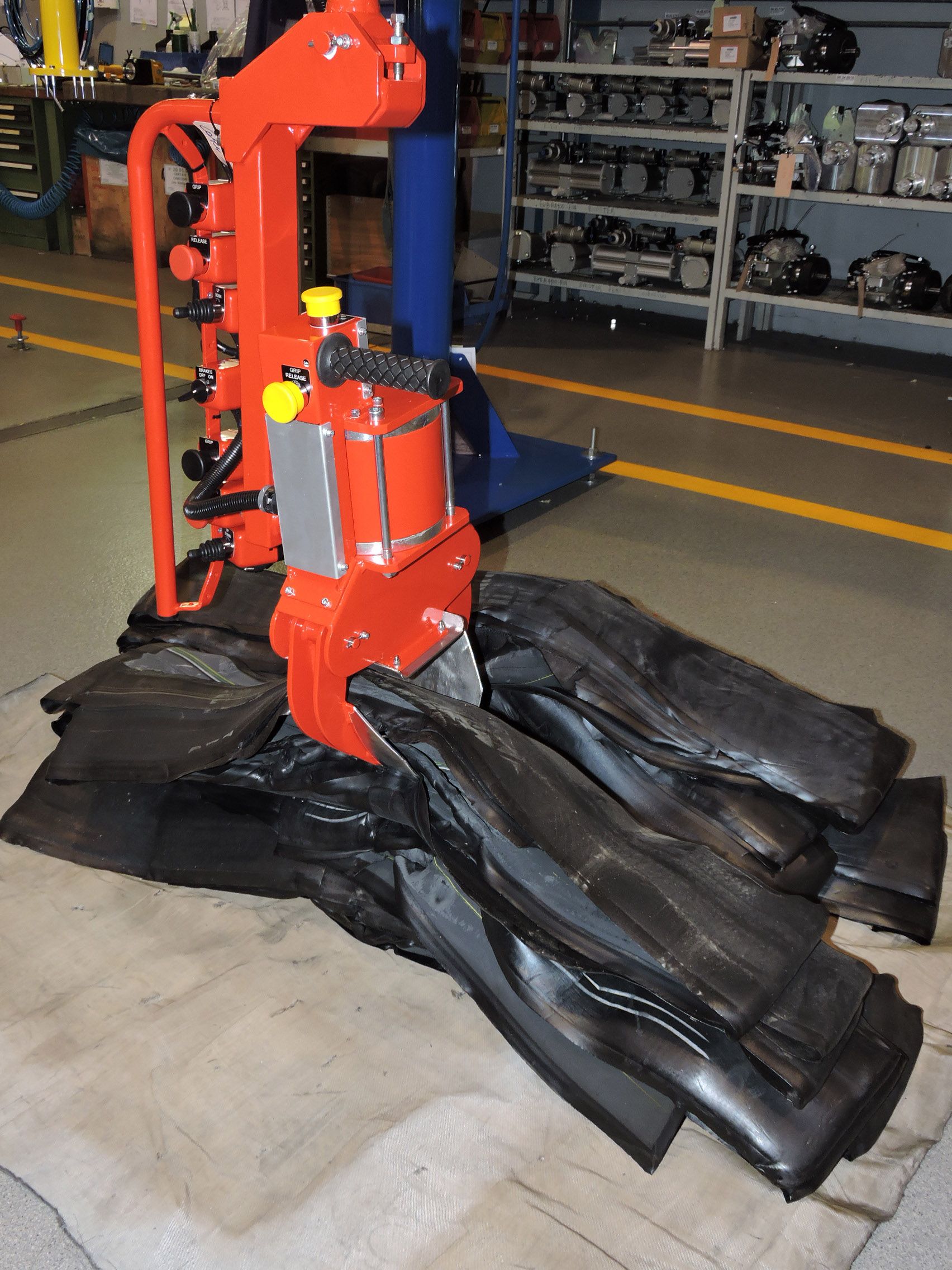 dalmec-uk-pneumatic-arms-for-rubber
