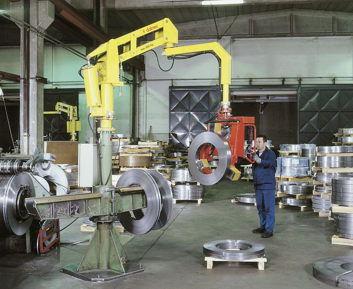 Rolls of Metallic Banding – Magnet Tooling with 90° Inclination