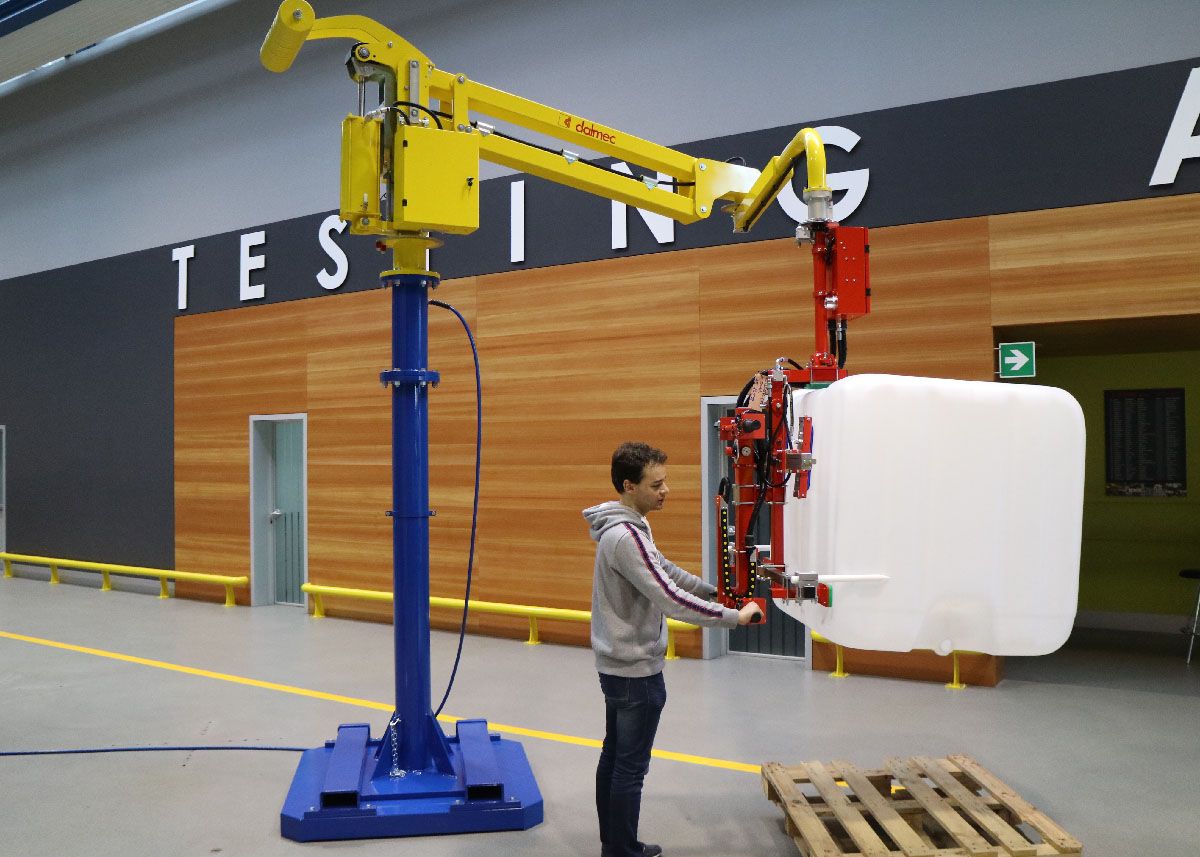 Tanks & Containers – Column-Mounted Partner with Suction Cups