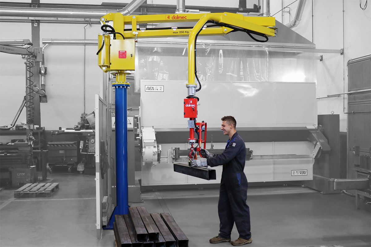 Lifter with Magnet – Partner Equo for Machine Loading/Unloading