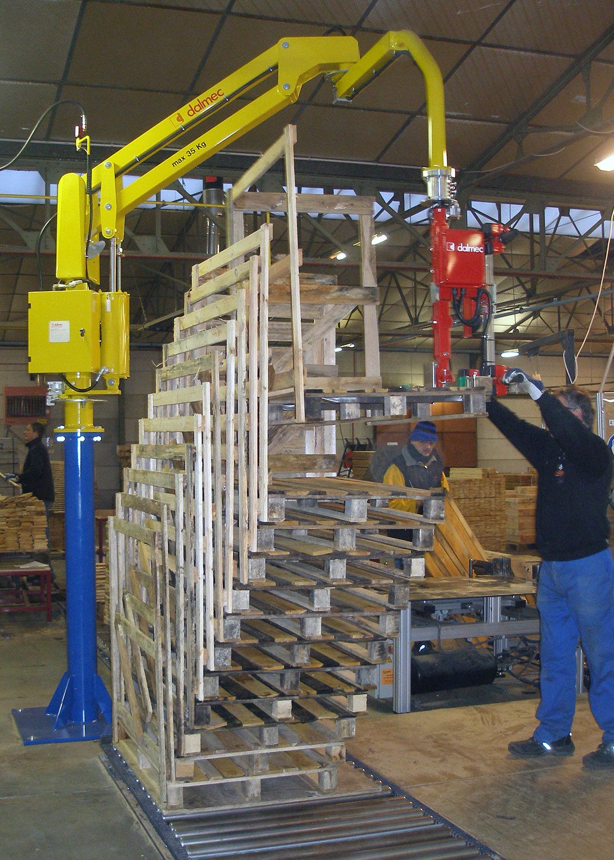 Pallets — Pneumatic Partner Manipulator with Adjustable Forks