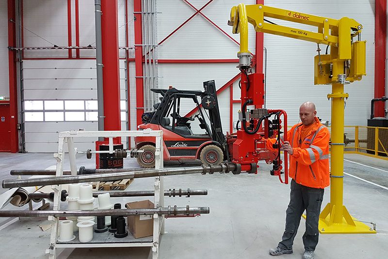 Reel-Carrier Shafts — Jaw Tooling for Core Insertion